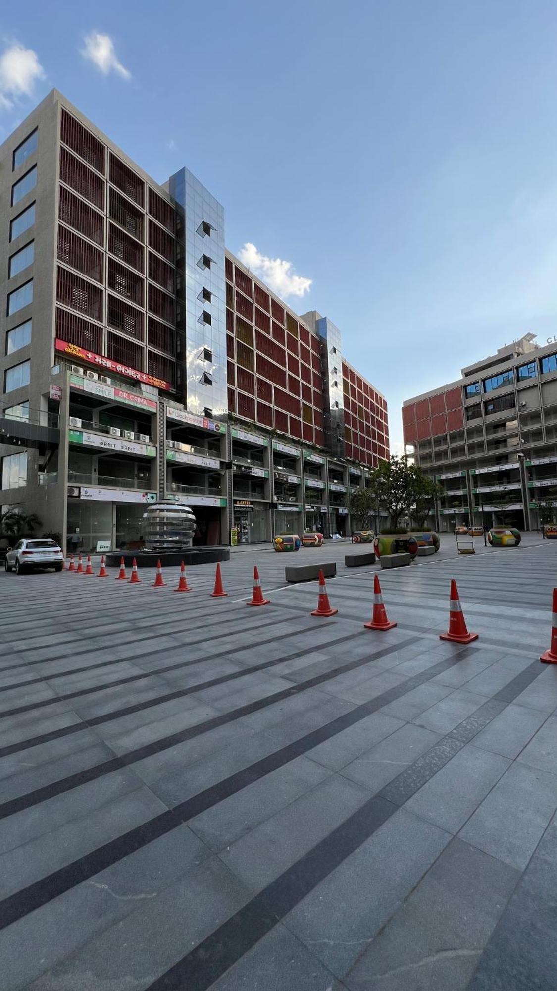 גנדהינאגר Hotel Downtown מראה חיצוני תמונה