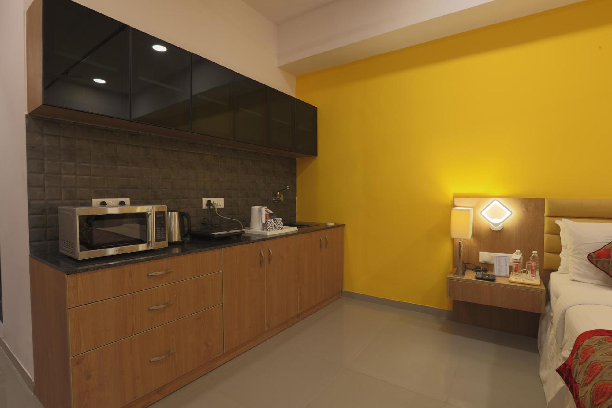 גנדהינאגר Hotel Downtown מראה חיצוני תמונה