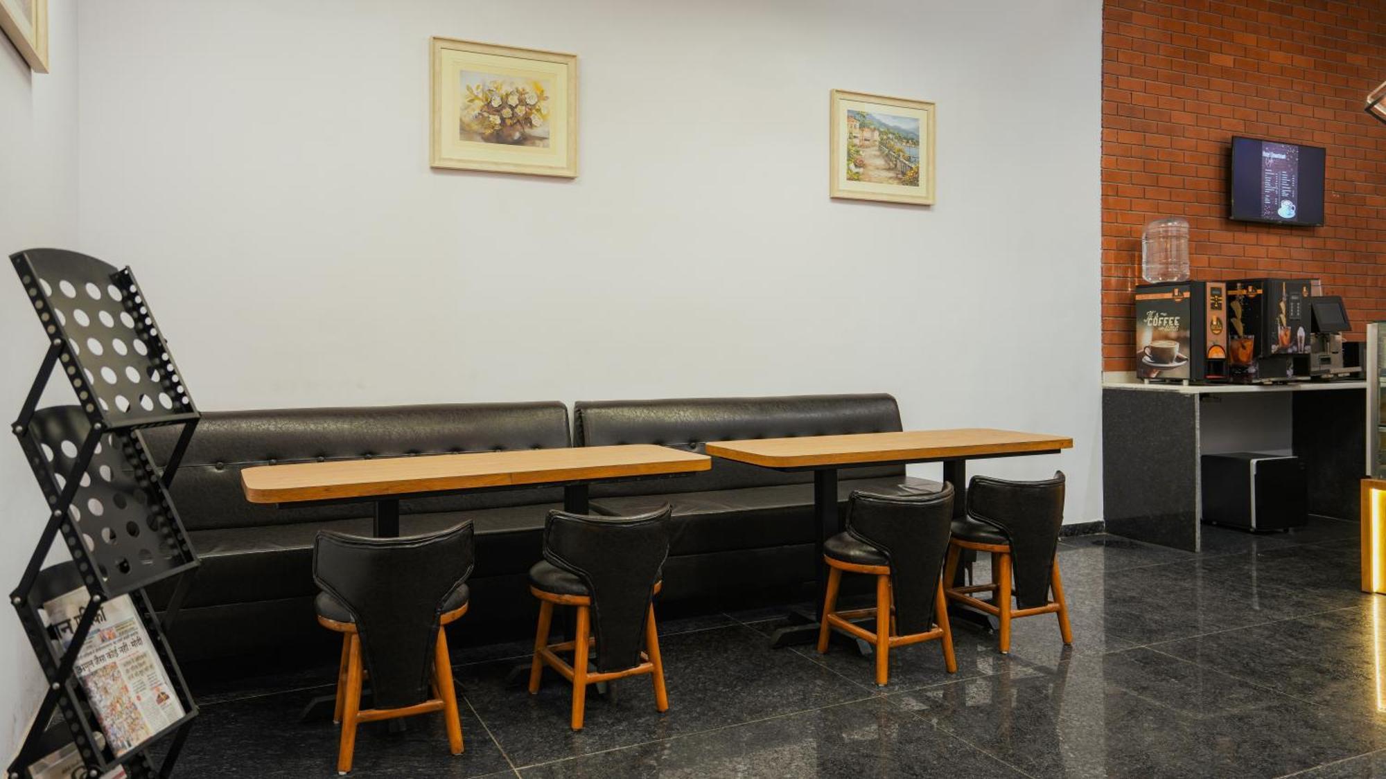 גנדהינאגר Hotel Downtown מראה חיצוני תמונה