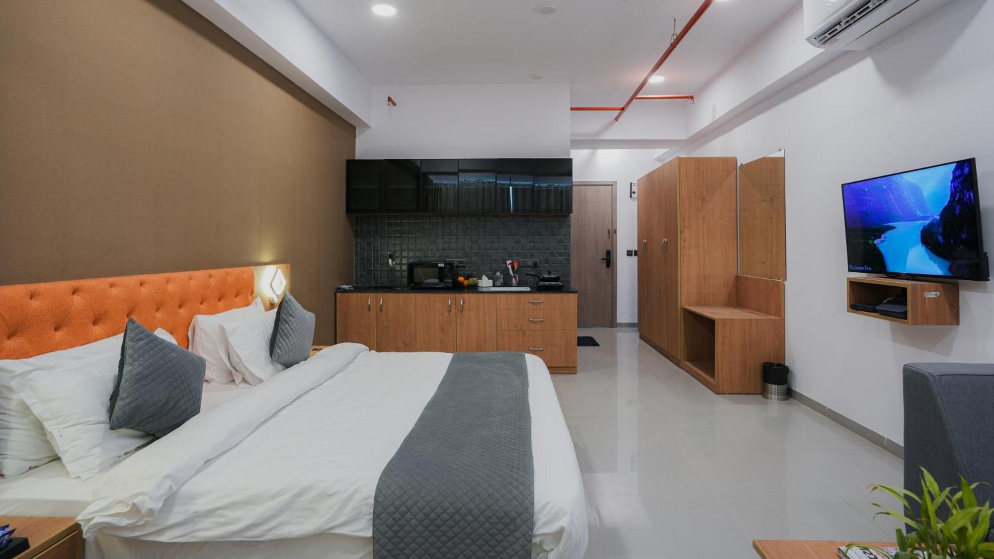 גנדהינאגר Hotel Downtown מראה חיצוני תמונה